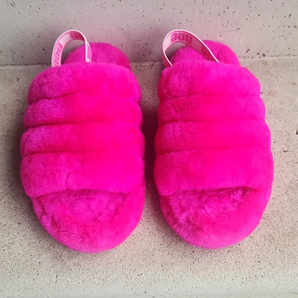 UGG VIBRANT PINK FUZZY SLIPPERS Size 4. - Picture 5 of 9